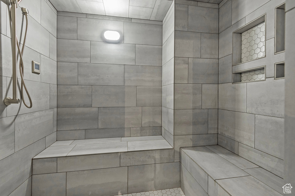 Bathroom featuring a tile shower