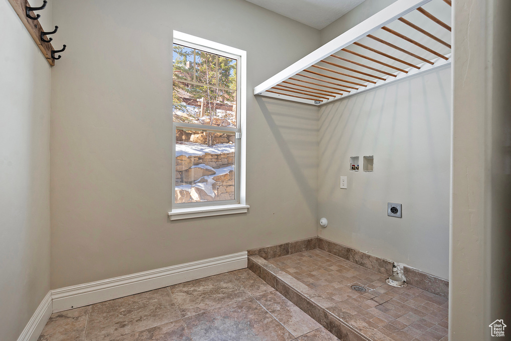 Washroom featuring electric dryer hookup and washer hookup