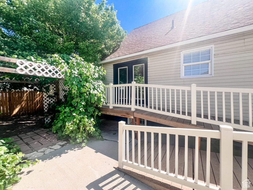 View of patio / terrace featuring a wooden deck