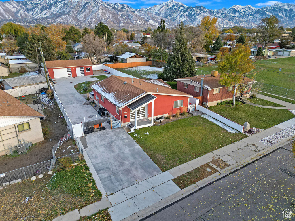 Bird's eye view with a mountain view