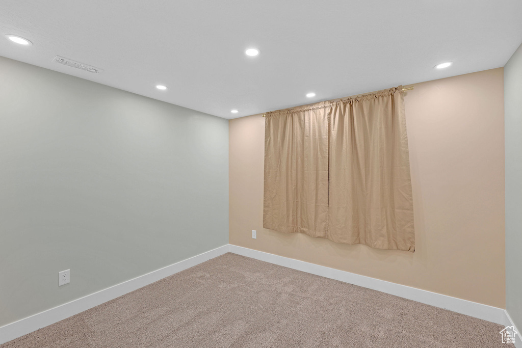 Empty room with carpet flooring