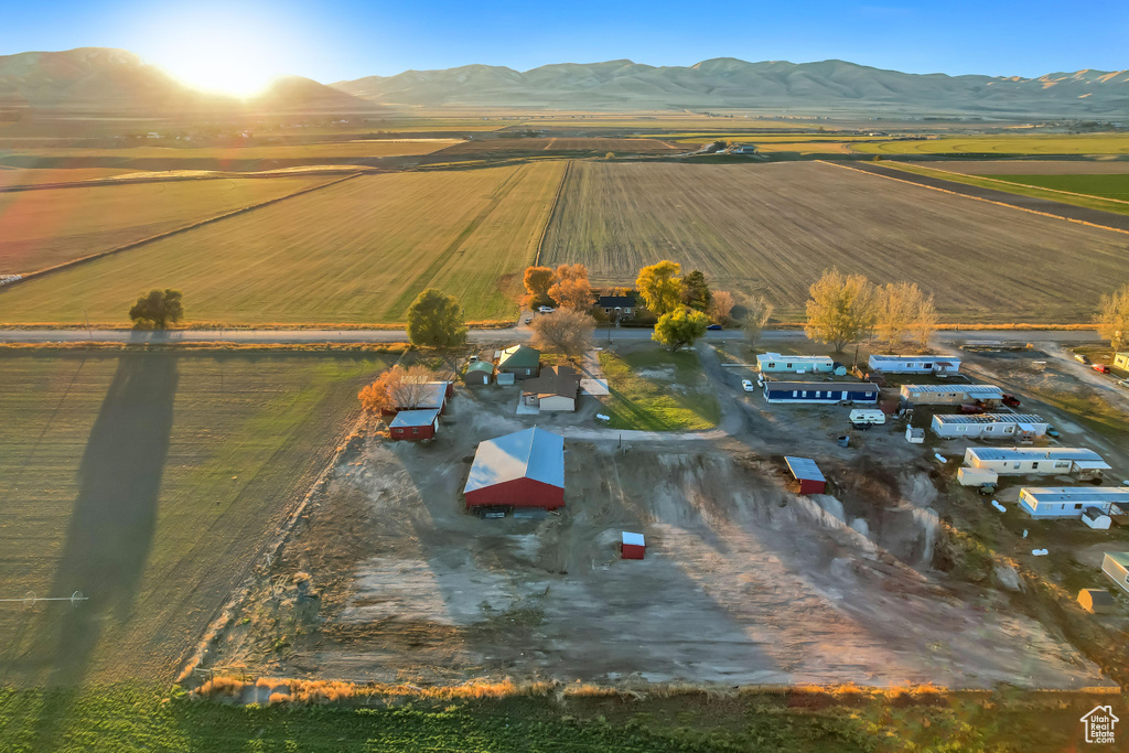 Bird\'s eye view with a mountain view