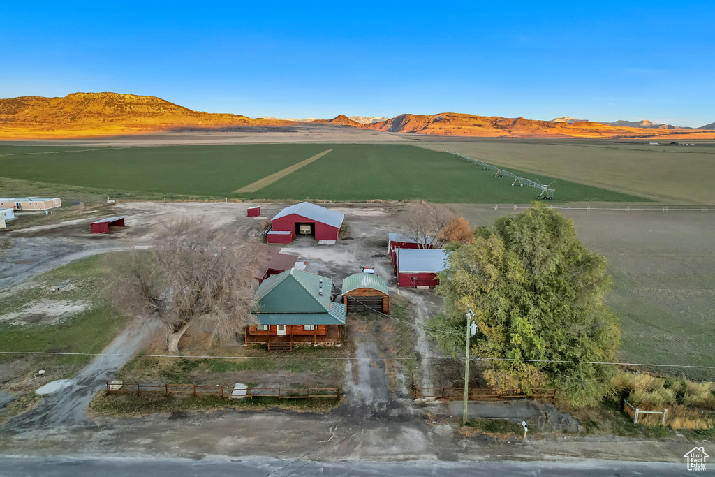 Birds eye view of property featuring a mountain view