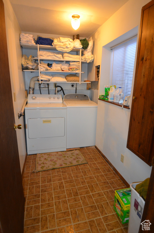 Clothes washing area with cabinets and independent washer and dryer