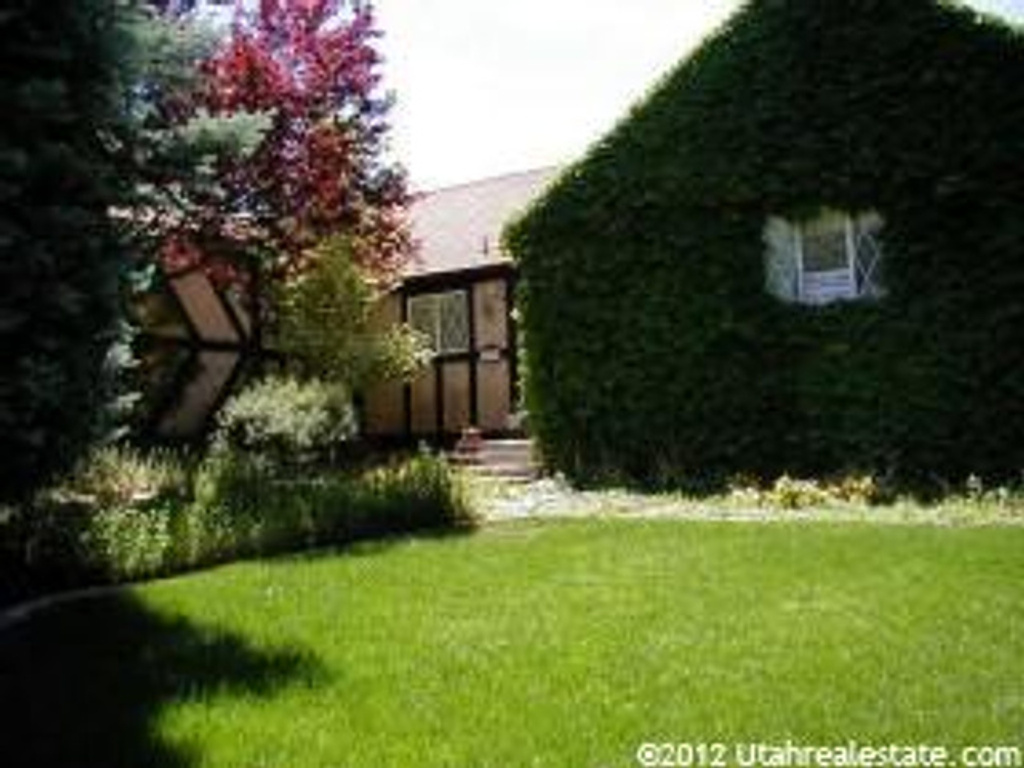 8916 Cobblecrest Ln, Sandy, UT 84093