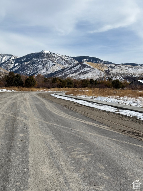 View of mountain feature