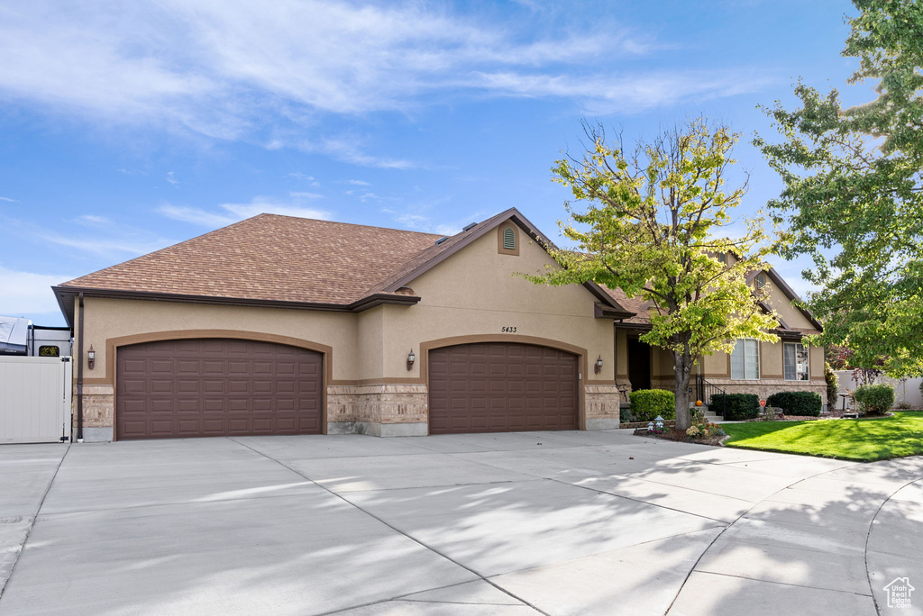 View of front of house featuring a garage