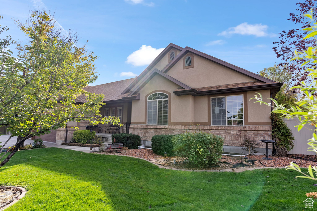 Single story home with a front yard