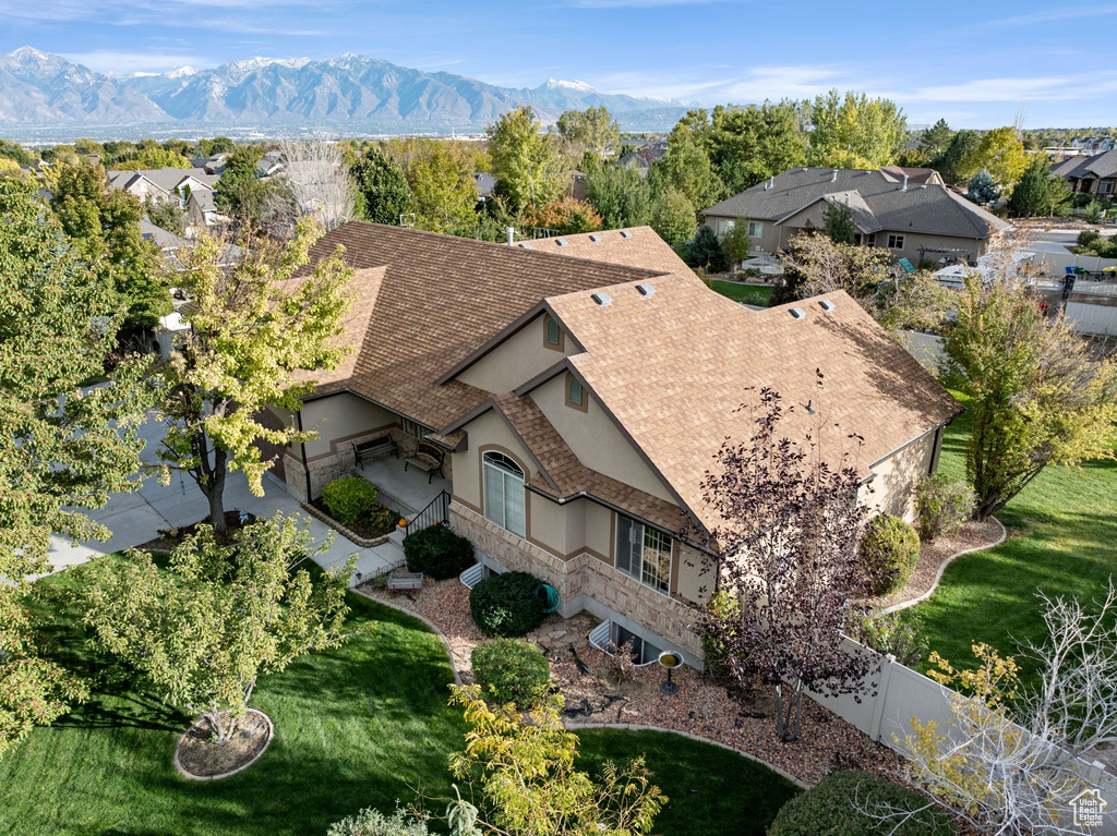 Birds eye view of property with a mountain view