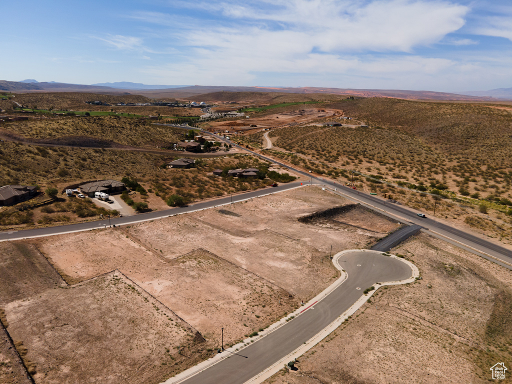 Bird\'s eye view with a mountain view