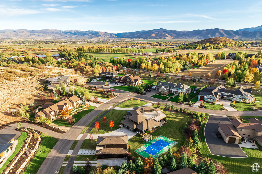 Aerial view with a mountain view