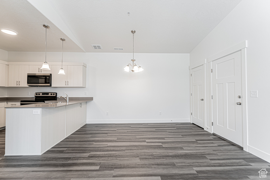 Kitchen featuring stainless steel appliances, a sink, baseboards, dark wood-style floors, and recessed lighting
