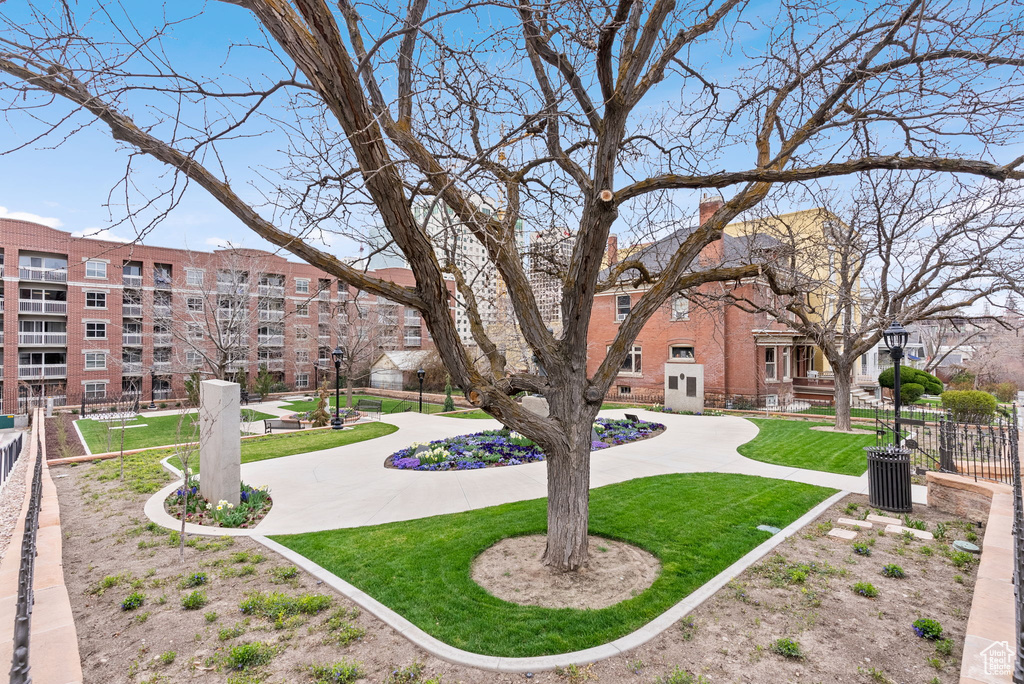 View of home\\\'s community with a lawn