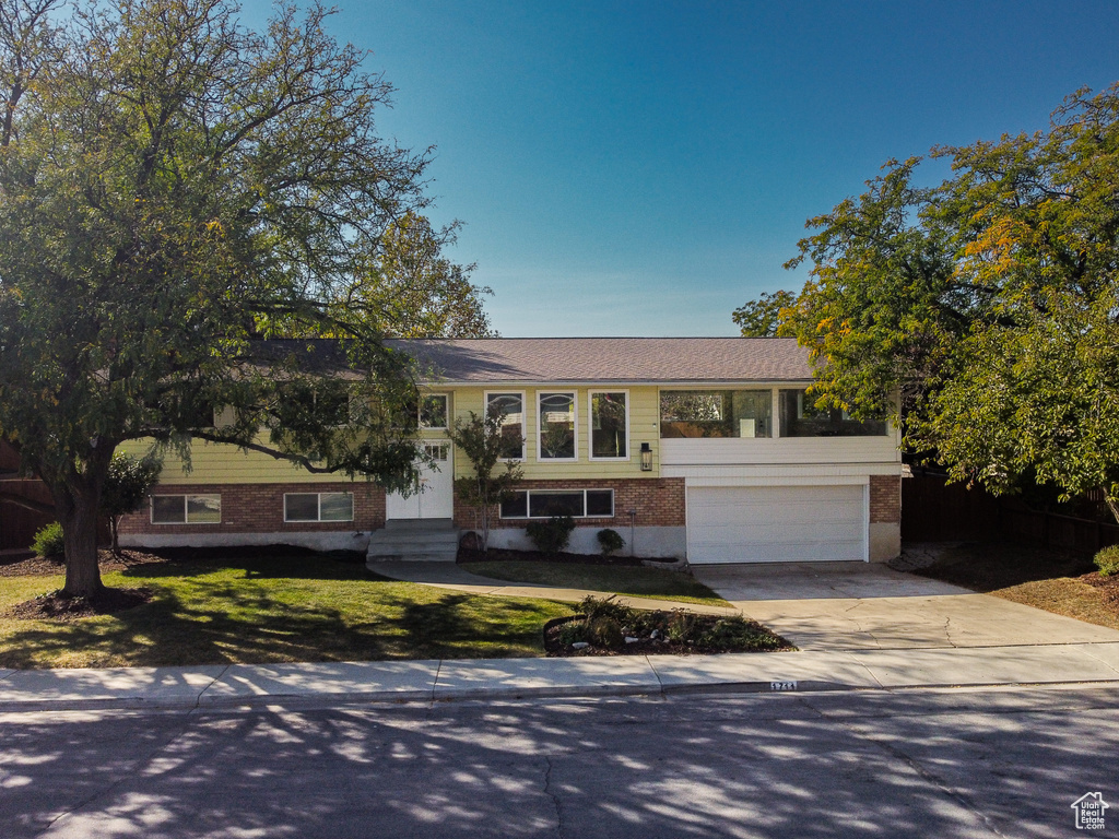 Split foyer home with a garage