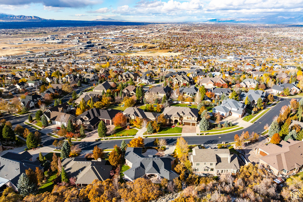 Drone / aerial view featuring a mountain view