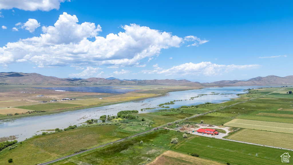 Bird's eye view featuring a rural view and a water and mountain view