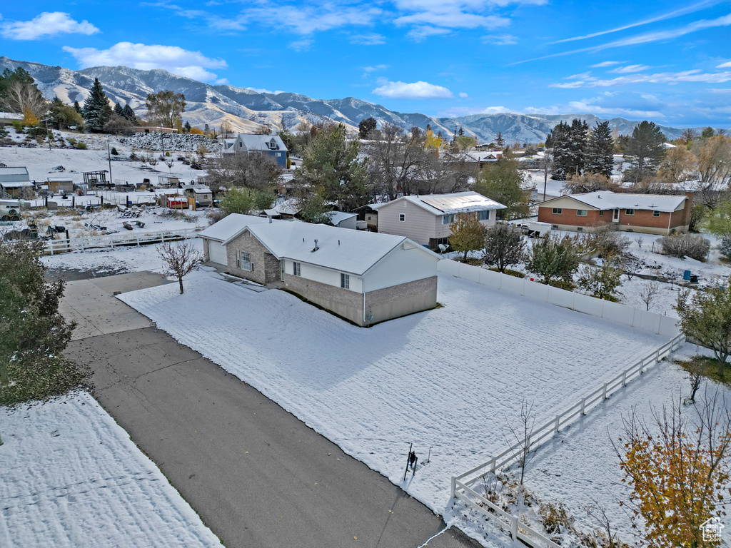 Snowy aerial view featuring a mountain view