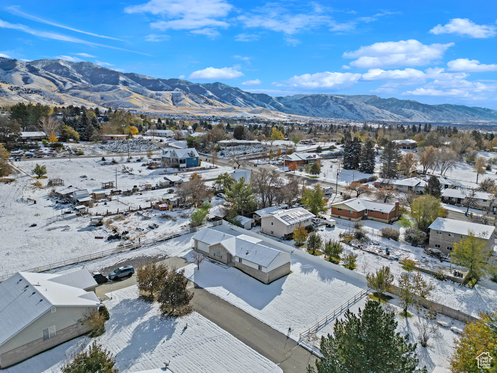Snowy aerial view featuring a mountain view