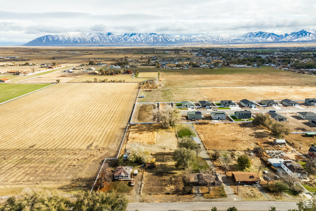 Overview of rural landscape with a mountainous background
