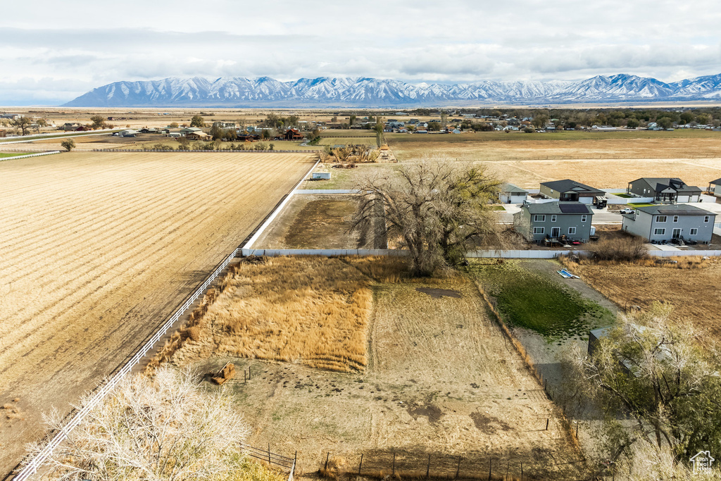 Aerial view of sparsely populated area with mountains