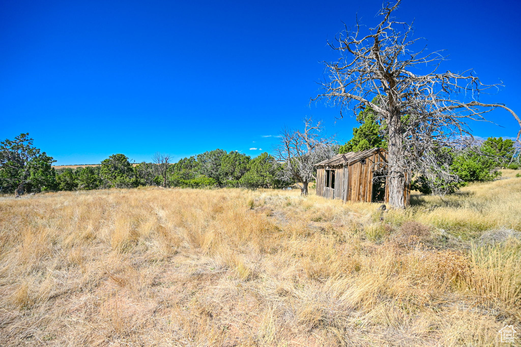 View of yard with a rural view