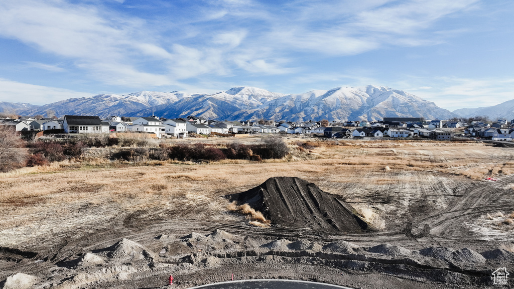 View of mountain feature