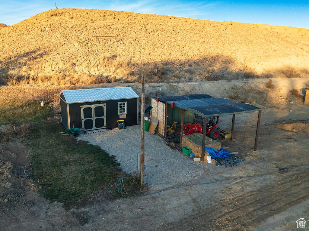 View of front of house featuring a mountain view, a shed, and a carport