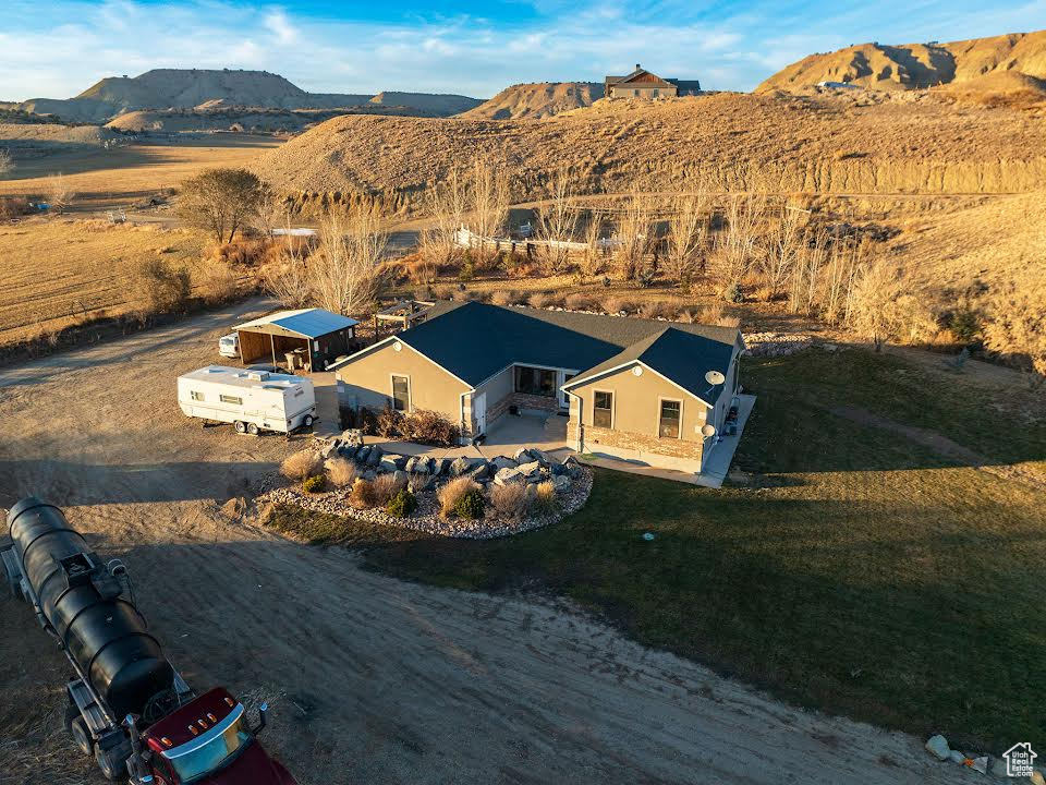 Drone / aerial view featuring a mountain view