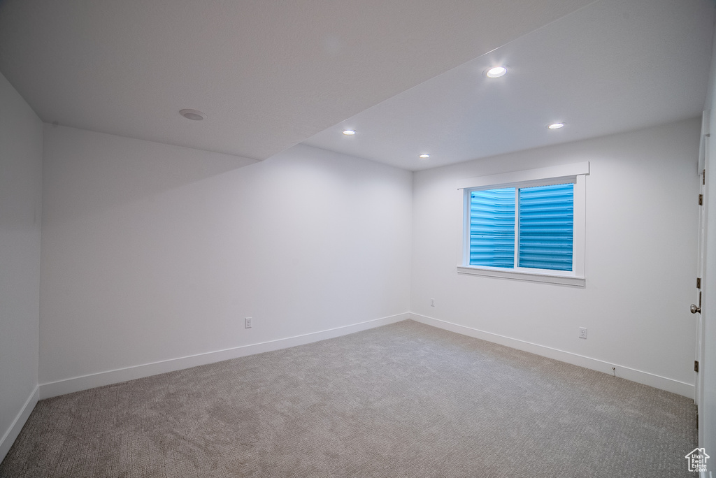 Empty room featuring recessed lighting, baseboards, and carpet floors