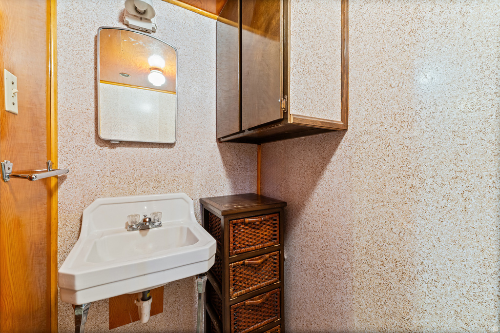 2924 S BUCCANEER DR Magna, UT 84044