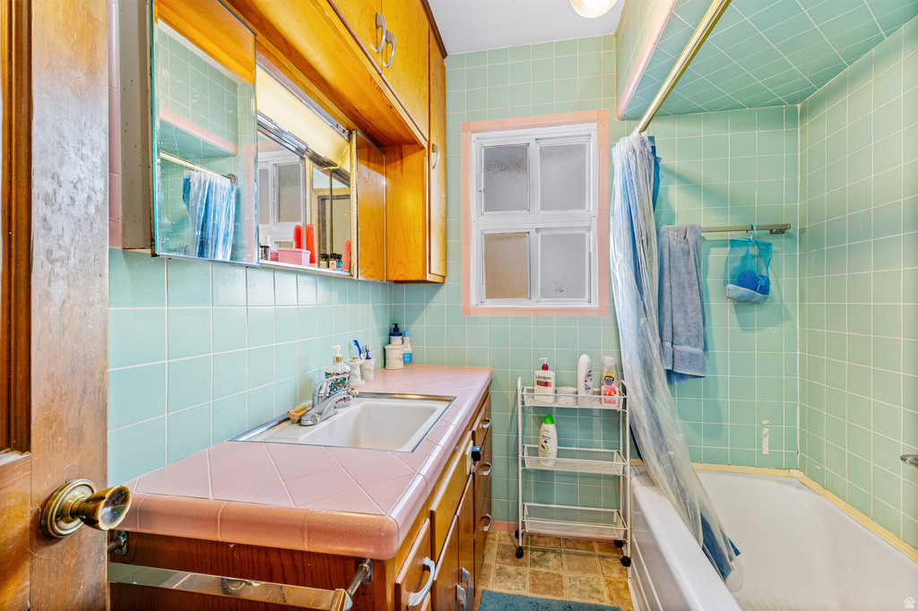 2924 S BUCCANEER DR Magna, UT 84044