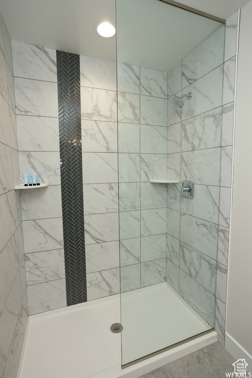 Bathroom featuring tiled shower