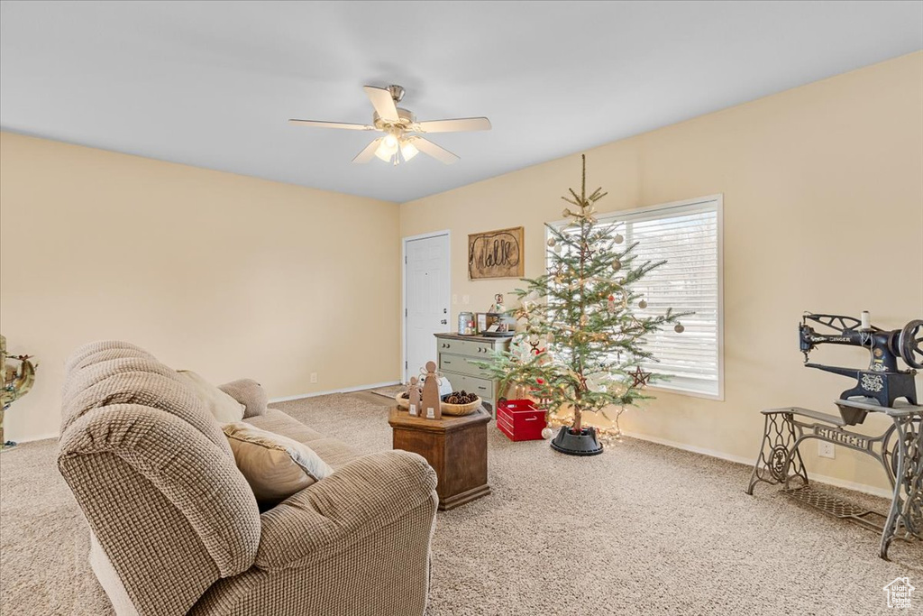 Living room with carpet and ceiling fan