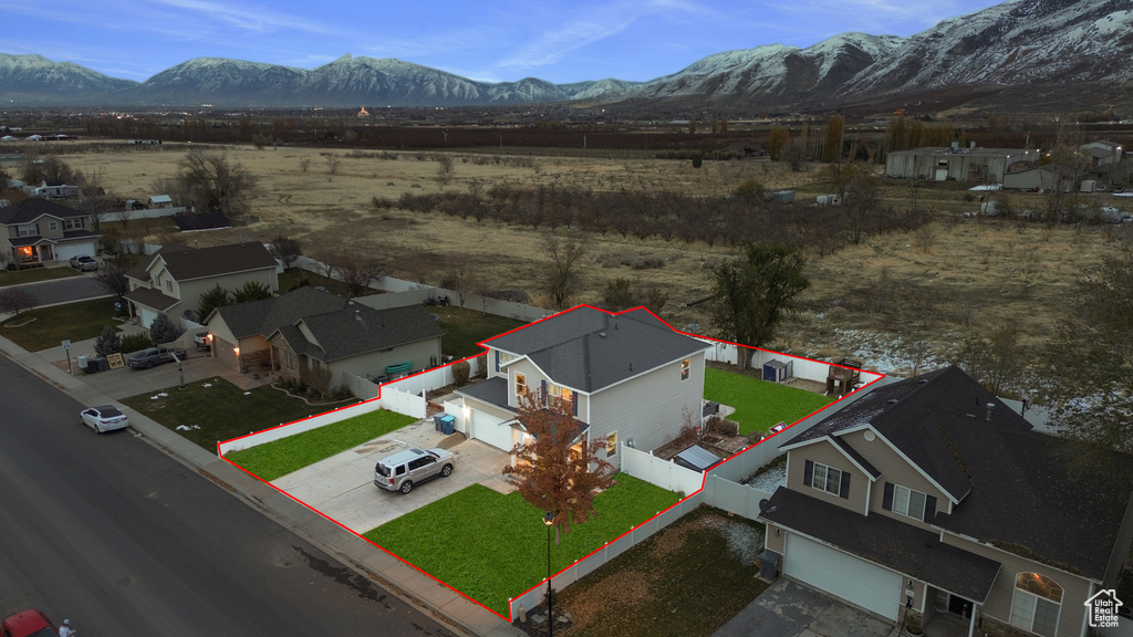 Drone / aerial view featuring a mountain view