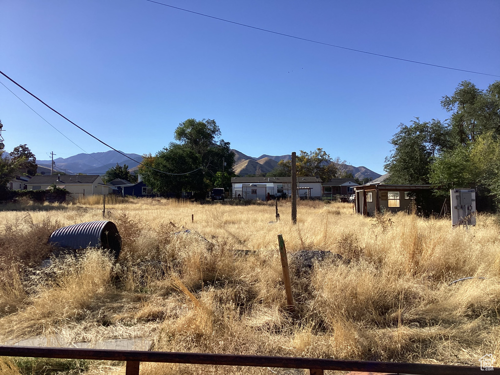View of yard featuring a mountain view