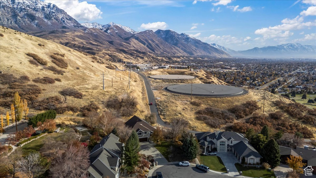 Birds eye view of property featuring a mountain view