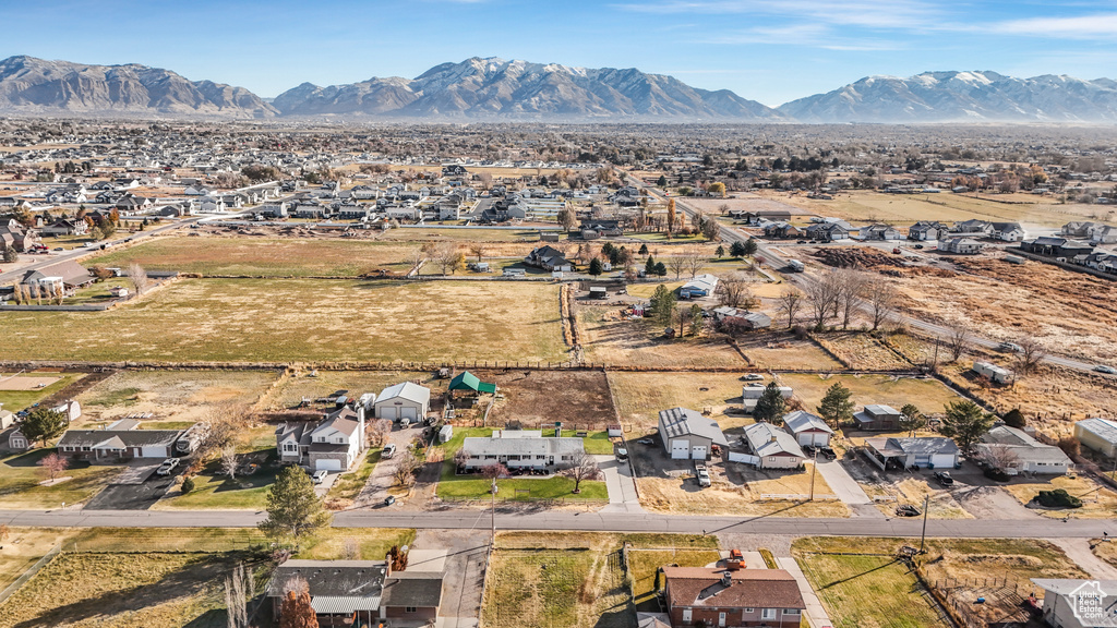 Bird's eye view with a mountain view