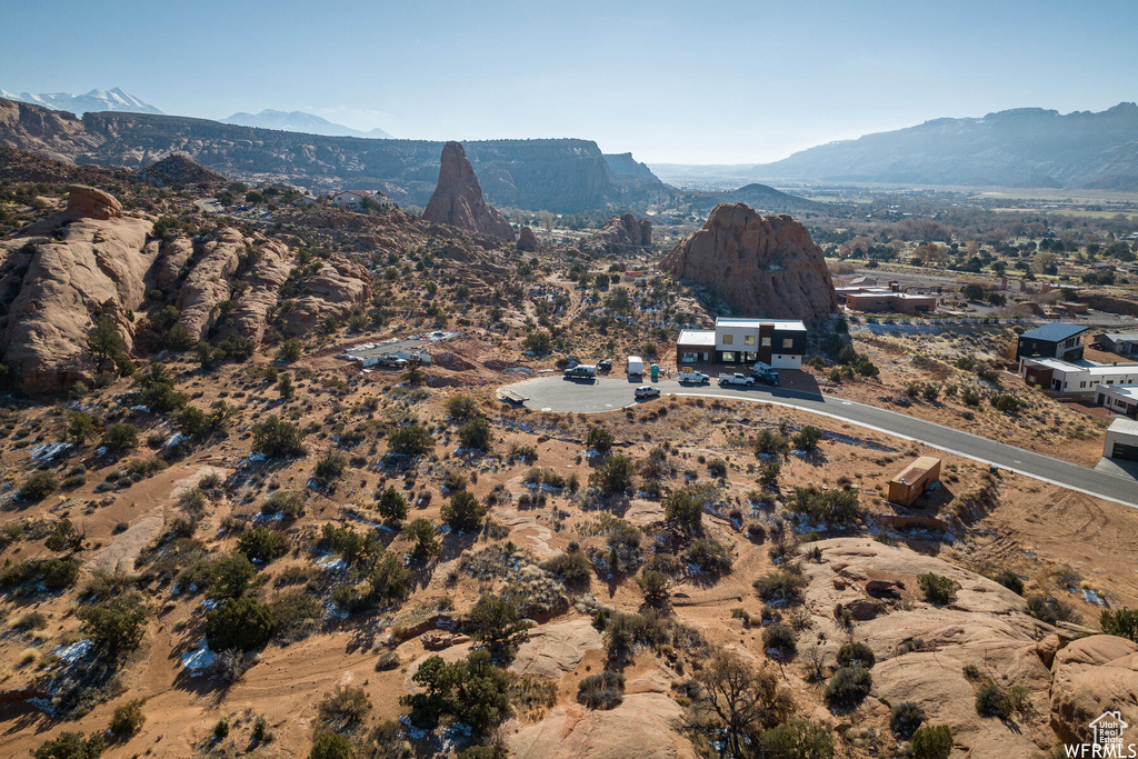 Aerial view with a mountain view