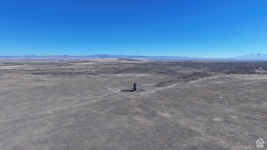 Aerial view with a mountain view