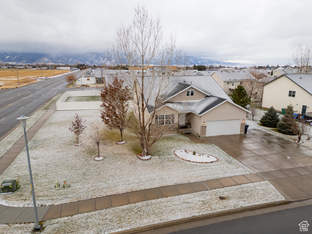 Drone / aerial view featuring a mountain view