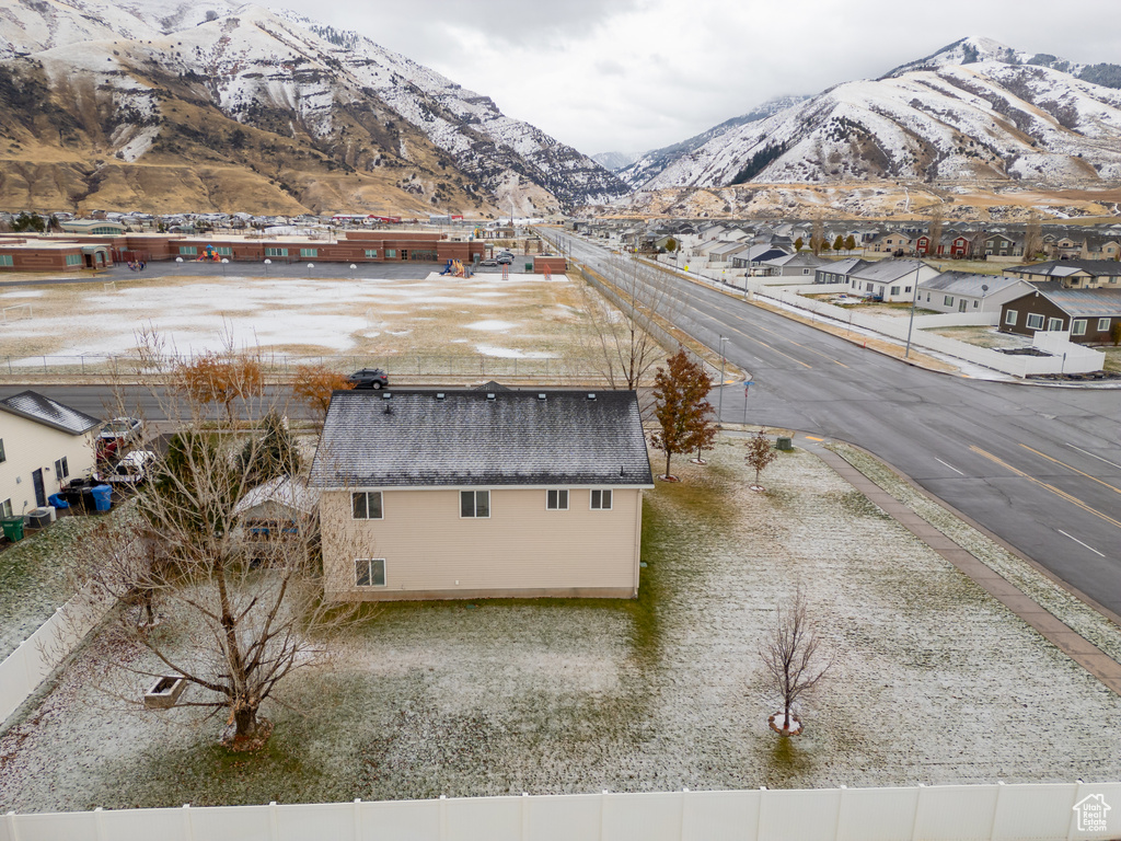 Drone / aerial view featuring a mountain view