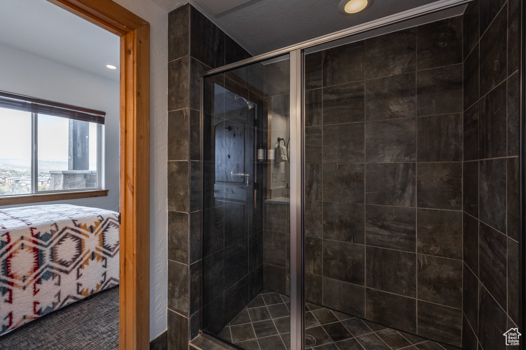 Full bath with ensuite bath, a stall shower, and recessed lighting
