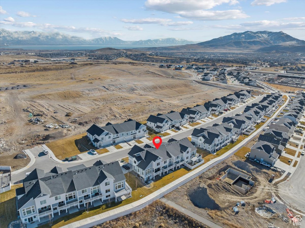 Bird's eye view with a mountain view
