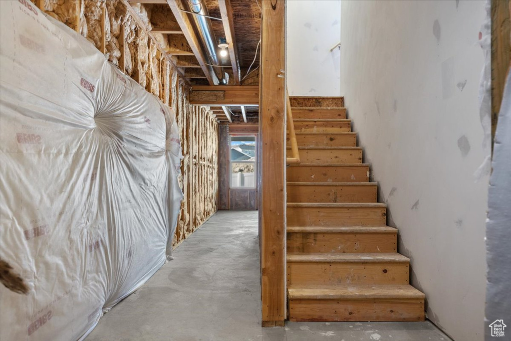 Stairway with concrete flooring