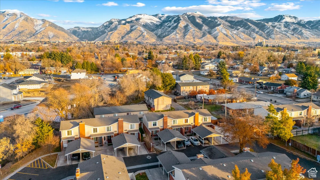 Birds eye view of property featuring a mountain view