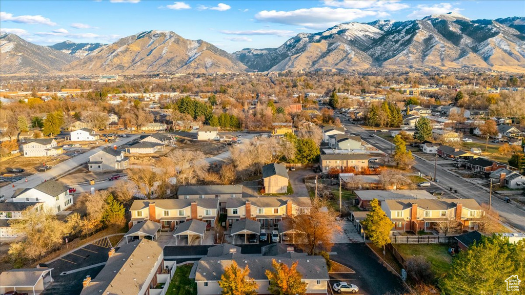 Birds eye view of property featuring a mountain view