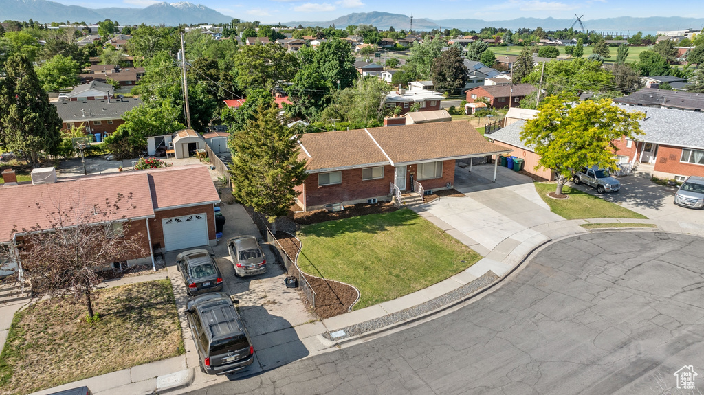 Bird's eye view with a mountain view