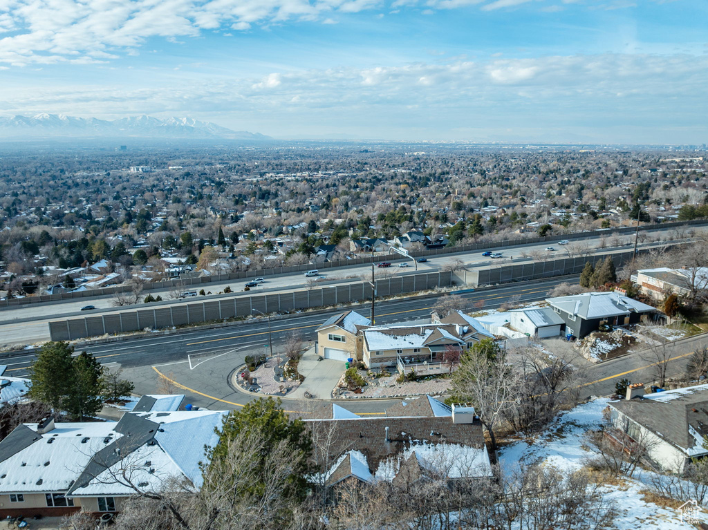 Bird\\\'s eye view featuring a mountain view