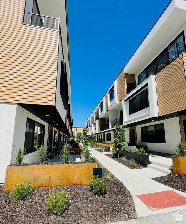 View of home's community