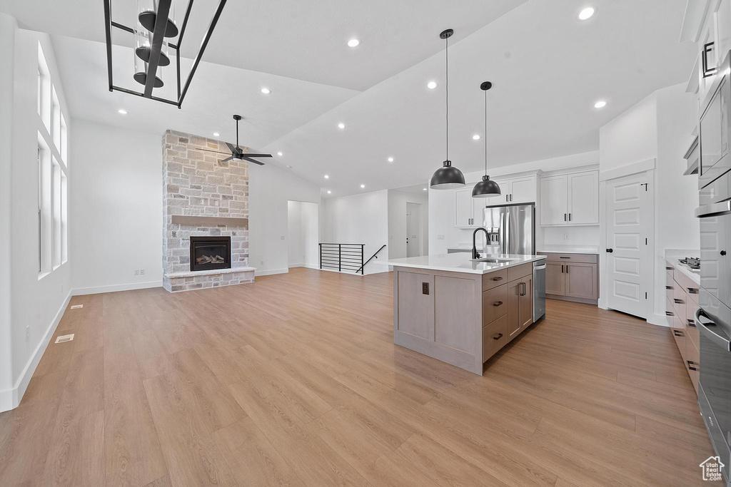 1436 E PARKER LN #426 Lake Point, UT 84074